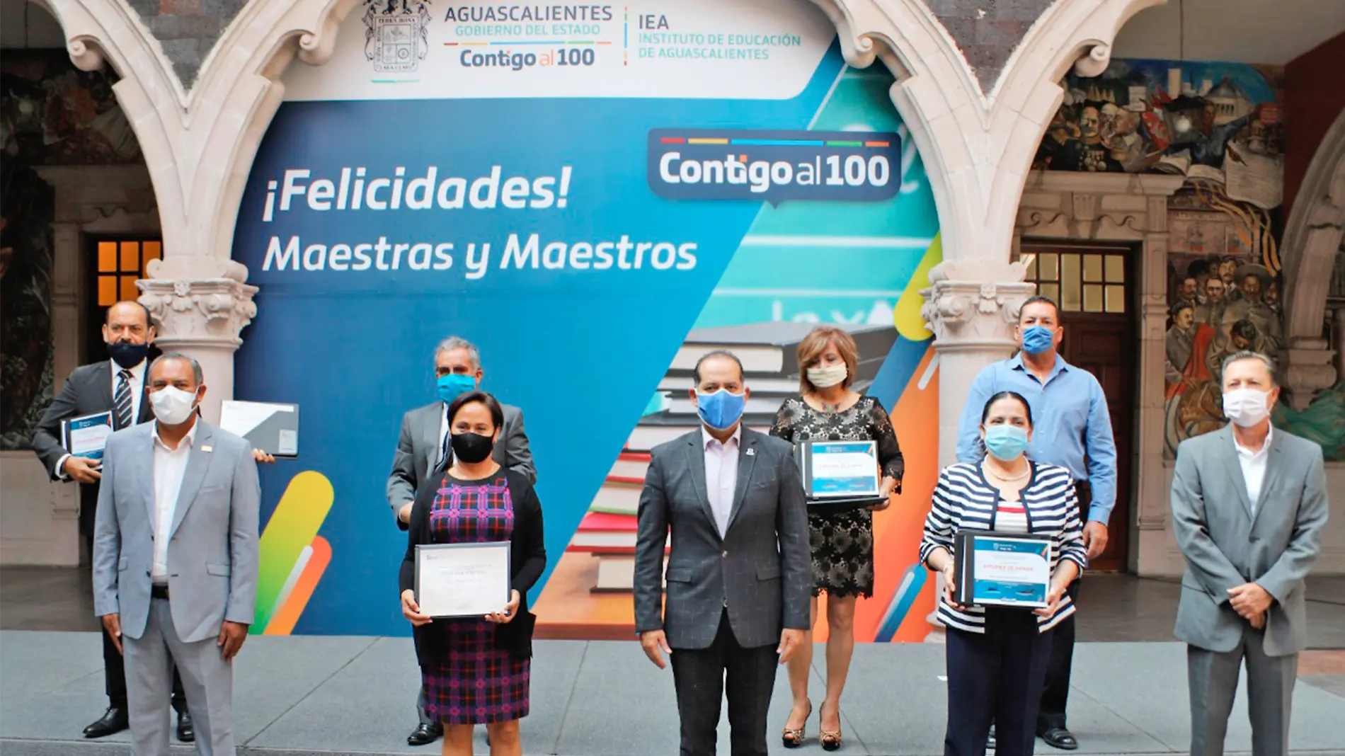 Ceremonia gobierno estatal del Dia del maestro 2020